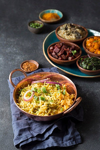 巴基斯坦摄影照片_高角度安排不同的巴基斯坦美食
