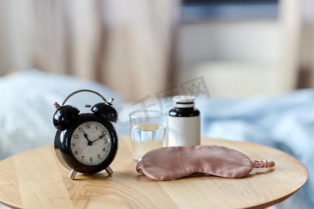  时钟，面具，水，睡眠