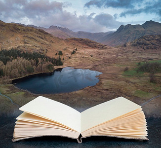 令人惊叹的无人机空中日出风景图像的Blea Tarn和Langdales山脉在英国湖区出来的页面在书合成图像
