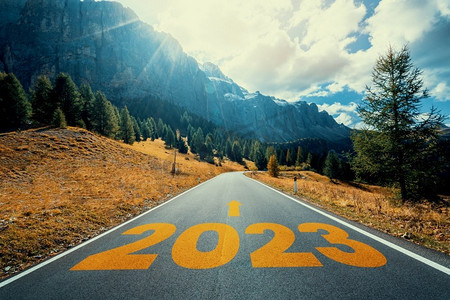 目标路径摄影照片_年底，2023年，前方