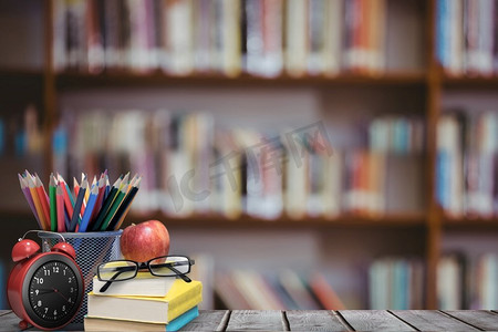合成背景摄影照片_图书馆背景下学校教材和苹果的数字合成