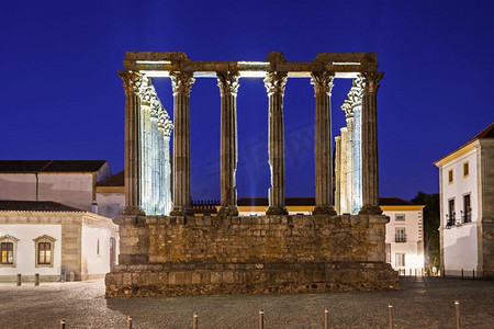 埃武拉罗马神庙（Templo romano de Evora），也被称为Templo de Diana，是葡萄牙城市埃武拉的一座古老寺庙。 