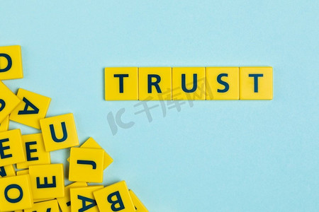可信的摄影照片_信任、单词、字母、可信