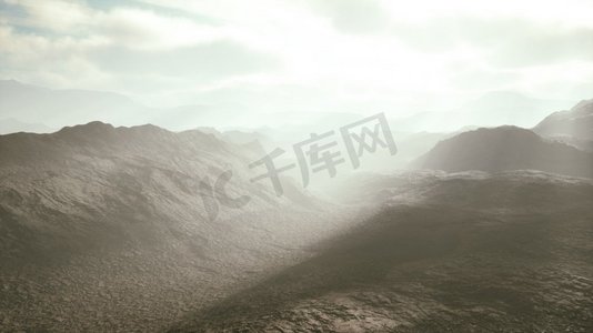 空中火山沙漠景观与光线