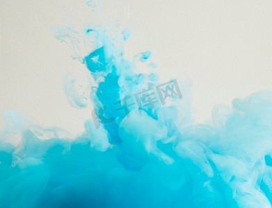 抽象密集的蓝色云雾。高分辨率照片。抽象密集的蓝色云雾。高品质的照片