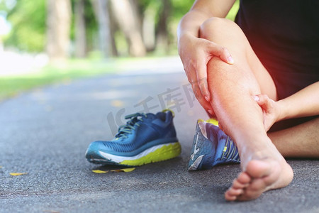 跑步者会因为身体测试中的意外而导致严重的腿部疼痛。