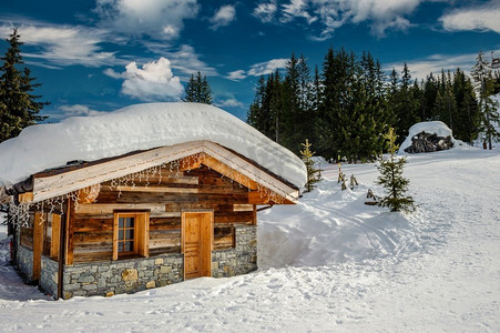 高山滑雪胜地与雪在冬天，库尔舍维尔，阿尔卑斯山，法国