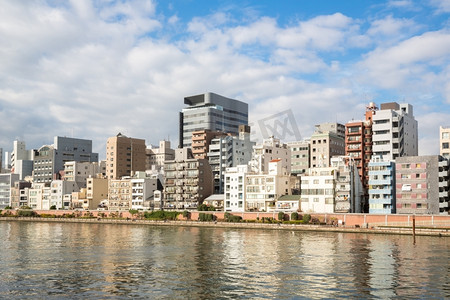 日本苏美达河畔的东京城市风光