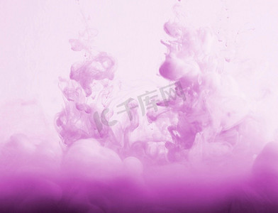 云层上摄影照片_抽象的紫色云雾。高分辨率照片。抽象的紫色云雾。高质量照片