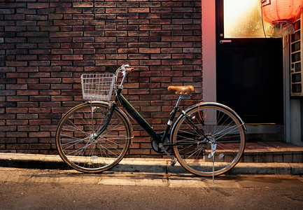 有棕色细节的旧自行车高分辨率照片。有棕色细节的旧自行车高品质的照片