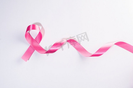 提高地雷意识摄影照片_粉红色丝带癌症标志在白色