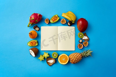 水果模板摄影照片_ 饮食，笔记本，日记，模型