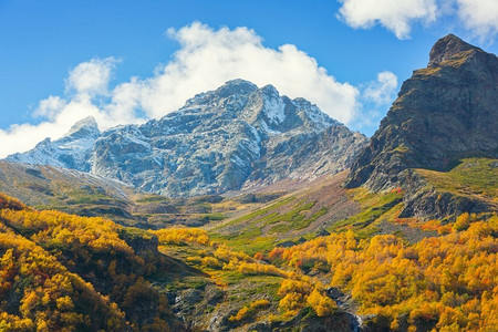 高加索山脉的主要山脉。北奥塞梯-阿拉尼亚，俄罗斯