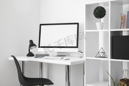 办公室表摄影照片_ 电脑，屏幕，椅子，现代