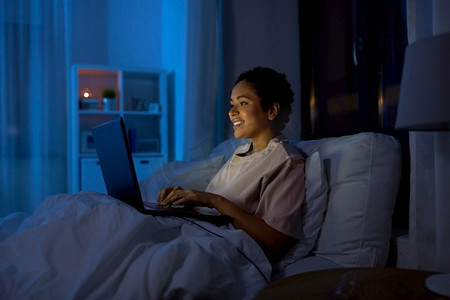 床、夜、科技、互联网