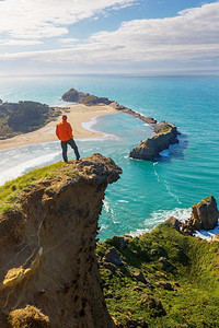 森林摄影照片_在新西兰徒步旅行和徒步旅行。旅行和探险概念