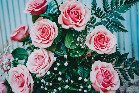 美丽的粉红色玫瑰花束