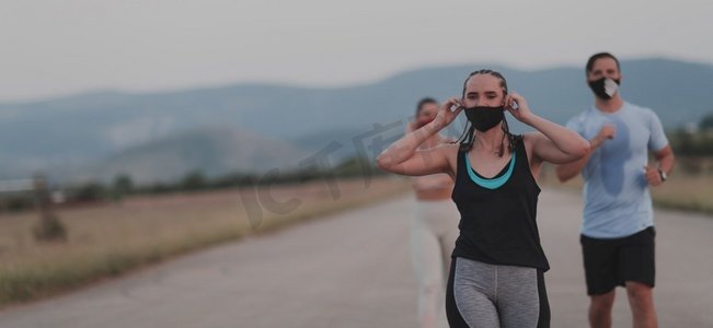 新冠肺炎培训摄影照片_团体、面具、人群、跑步