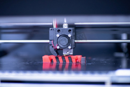 3D打印机的特写镜头打印形状图