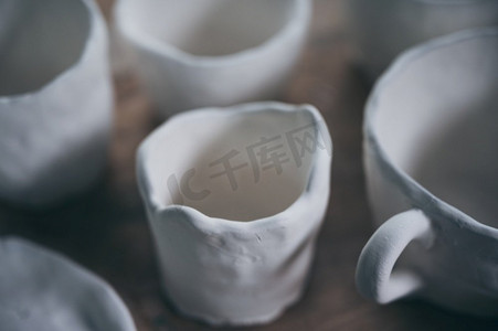 一种粘土陶瓷锅的工艺，用粘土制作陶瓷的手工工艺
