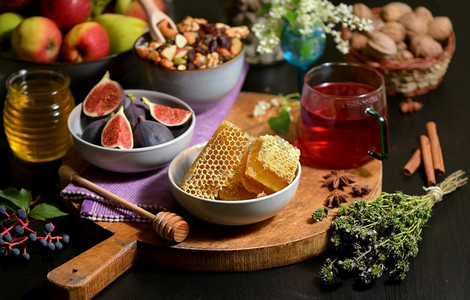 蜂蜜，茶，干果和无花果秋季表