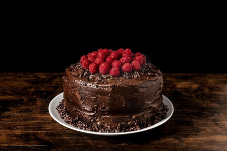 前视图美味巧克力蛋糕概念