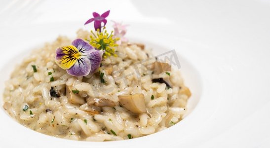 奶油蘑菇摄影照片_ 奶油，米饭，美食，蘑菇