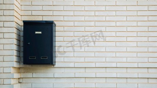 有邮箱的砖墙。高分辨率照片。有邮箱的砖墙。高品质的照片