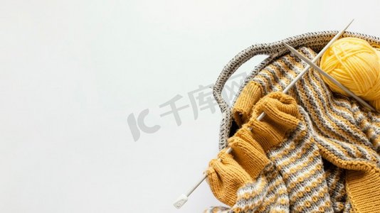 毛织品摄影照片_针织毛线篮，有复制空间。很漂亮的照片。一种带仿形空间的针织毛篮