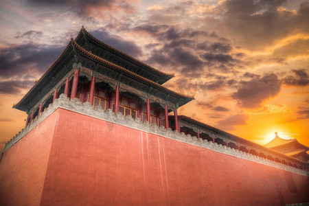 故宫是世界上最大的宫殿建筑群。位于北京市中心的中国