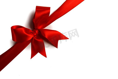 圣诞红摄影照片_在白色背景隔绝的红缎丝带弓。红色弓孤立在白色