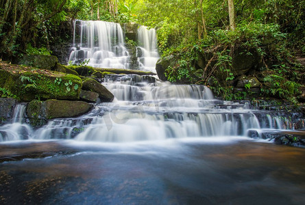 Phuhinrongkla国家公园Phitsanulok的Phetchabun瀑布Mundeang热带森林丛林河流溪流瀑布山脉景观自然