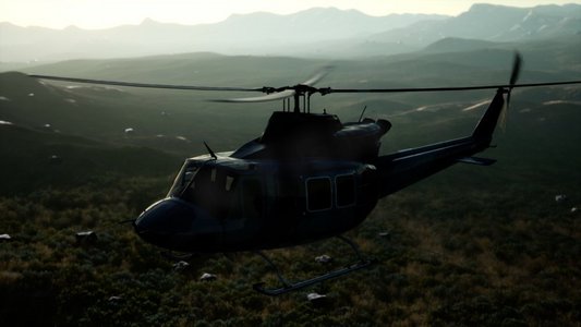 慢动作美国军用直升机在越南