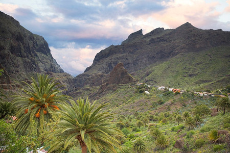 costa摄影照片_在热带岛屿特内里费岛，加那利岛的山风景在西班牙。 