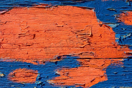 陈旧的蓝色和橙色油漆木板纹理特写背景。彩绘木材纹理