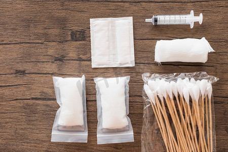 白色医用棉纱布绷带注射器包棉签木桌丝绸家纺御茶枕