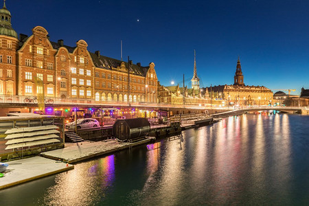 亚克力发光字摄影照片_哥本哈根市中心夕阳西下的城市风光丹麦