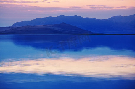 日落时分大盐湖景观的风景