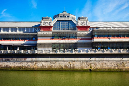 市场开摄影照片_里贝拉市场（Ribera Market）或Mercado de la Ribera是西班牙北部巴斯克省维斯开省首府毕尔巴鄂的一个食品市场。