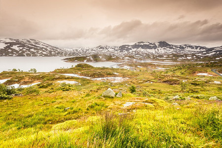 欧洲最高的山地高原哈丹格维达的日落景观。挪威的哈丹格维达山区高原