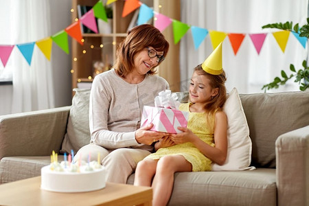 生日氣球摄影照片_ 礼物，生日，礼物，家庭