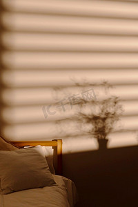 背景窗帘摄影照片_窗帘卧室墙