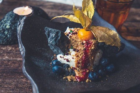 冰岛冰淇淋菜单，有火山岩、甘蔗和蓝莓。
