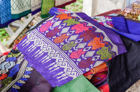 传统泰国和老挝纱笼五颜六色的衣服线/编织丝绸商店