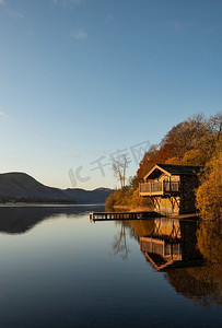 影像摄影照片_令人惊叹的日出秋高秋高照湖区Ullswater景观影像金色阳光