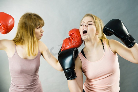 两个女孩争吵摄影照片_ 拳击，拳击，两个，战斗