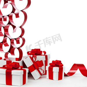 白色的盒子上有红色的丝带和白色背景上孤立的装饰心形。喜欢白色的礼物