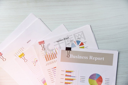 报告纸文件提出财务和商业报告图表在办公室表背景