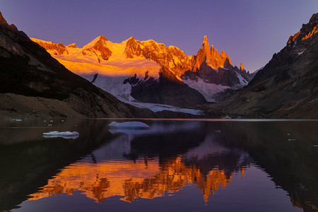 著名的美丽山峰Cerro Torre在巴塔哥尼亚山脉，阿根廷。南美洲美丽的山脉景观。