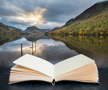 英国湖区巴特梅尔湖令人叹为观止的秋季景观图景--阅读书页中出现的合成图像